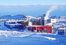 南極昭和基地の高気密建造物の室内臭気低減